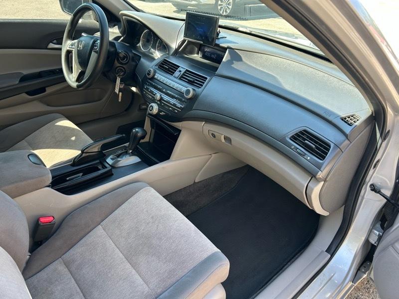 Honda Accord LX sedan AT 2010