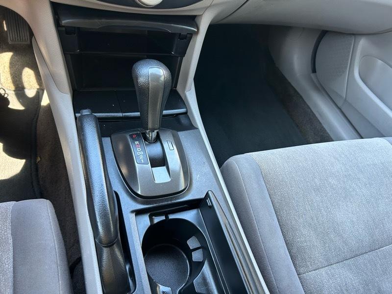 Honda Accord LX sedan AT 2010