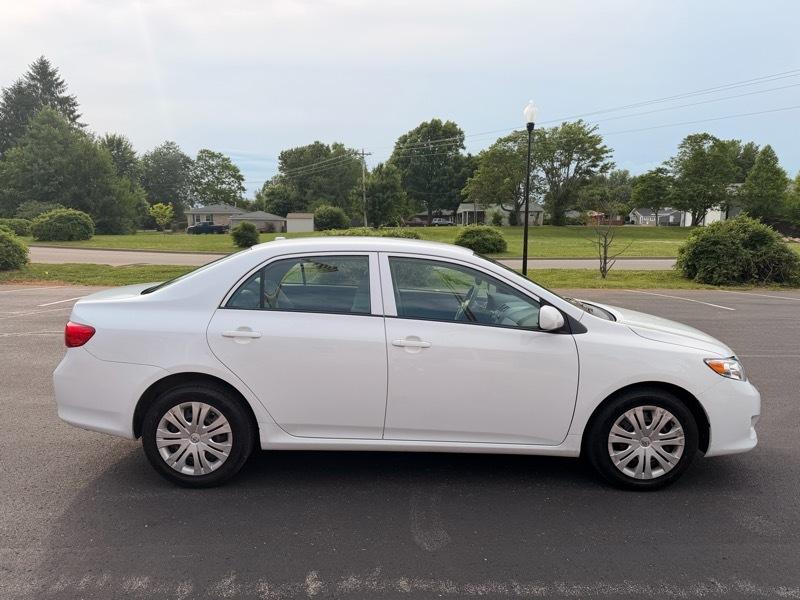 Toyota Corolla LE 4-Speed AT 2010