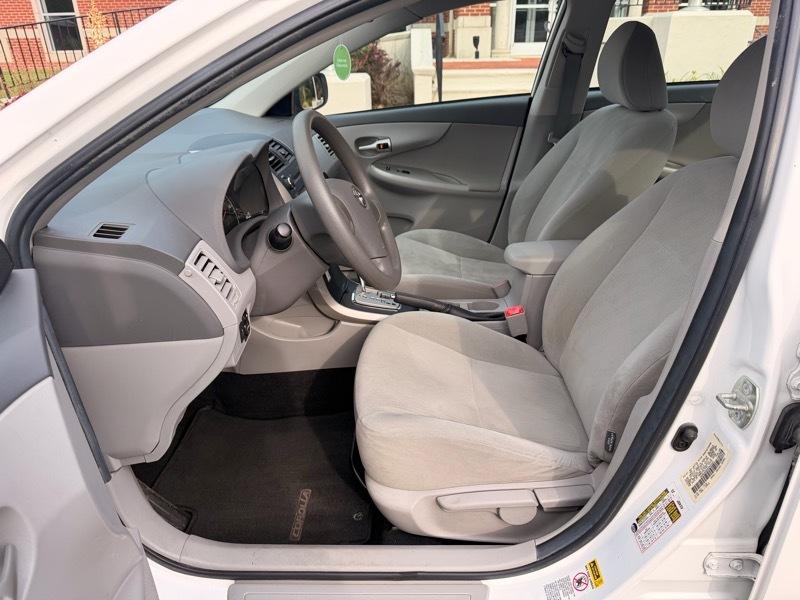 Toyota Corolla LE 4-Speed AT 2010