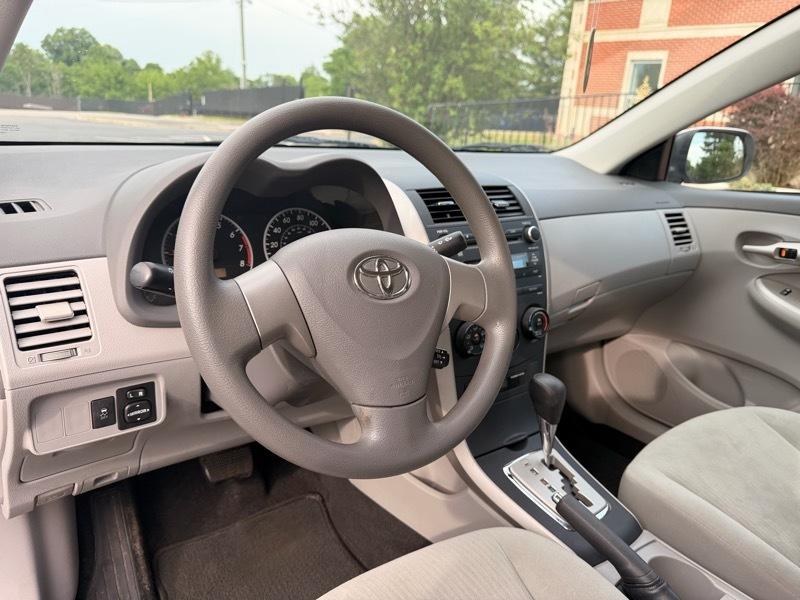 Toyota Corolla LE 4-Speed AT 2010