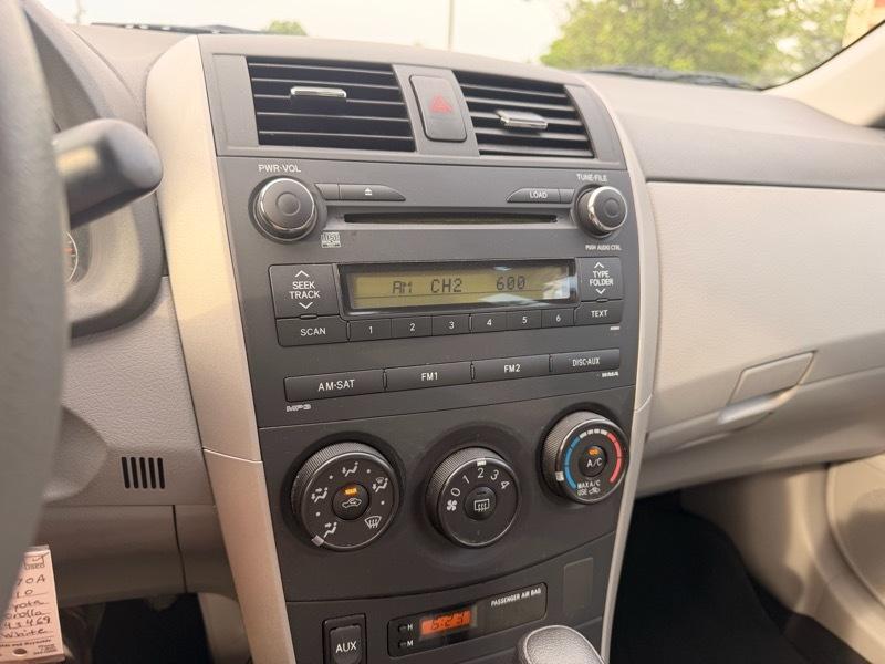 Toyota Corolla LE 4-Speed AT 2010