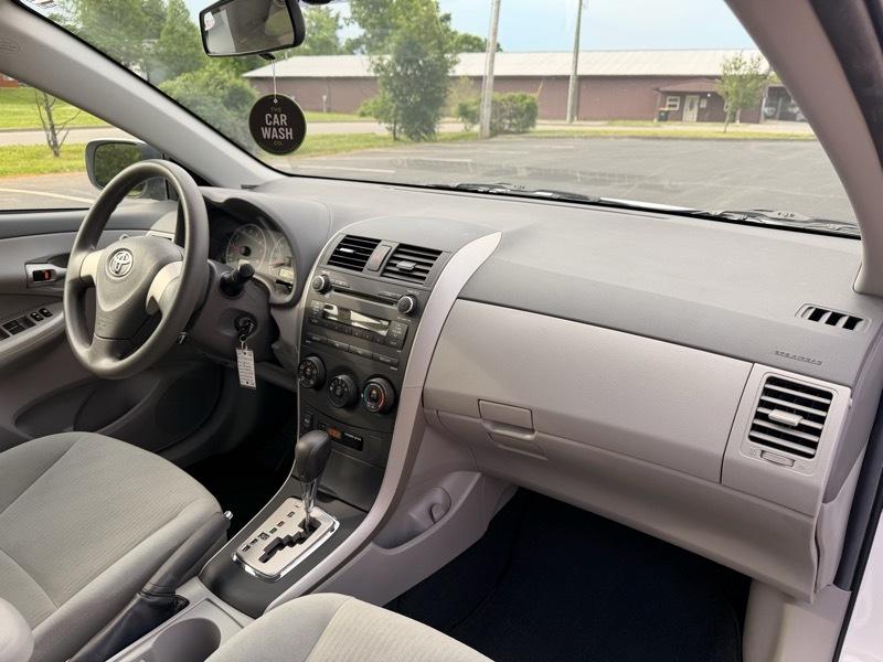 Toyota Corolla LE 4-Speed AT 2010