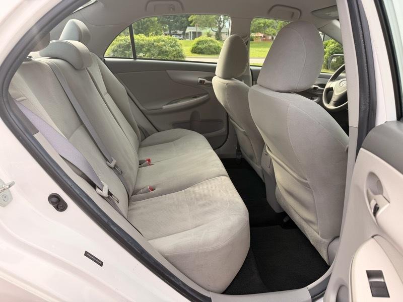 Toyota Corolla LE 4-Speed AT 2010