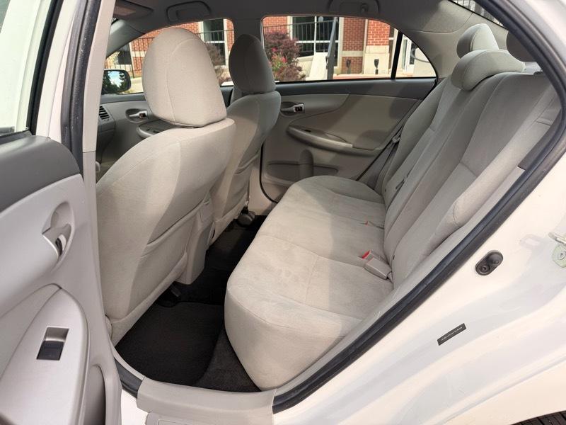Toyota Corolla LE 4-Speed AT 2010