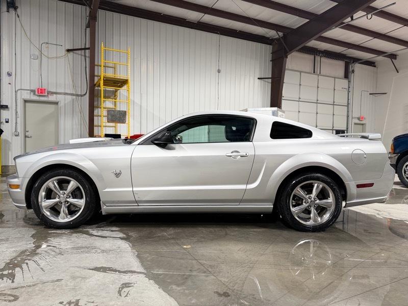 Ford Mustang 2dr Cpe GT Premium 2009