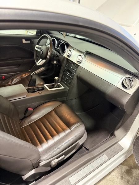 Ford Mustang 2dr Cpe GT Premium 2009