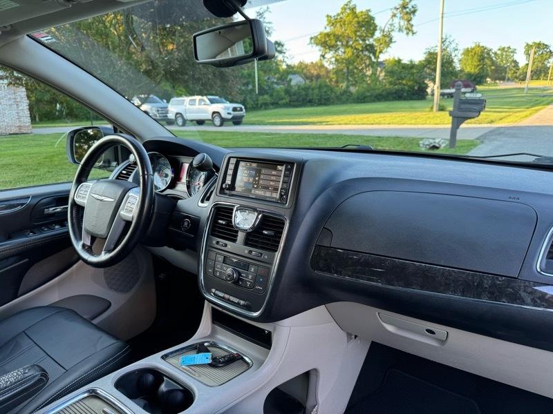 Chrysler Town & Country Touring-L 2015