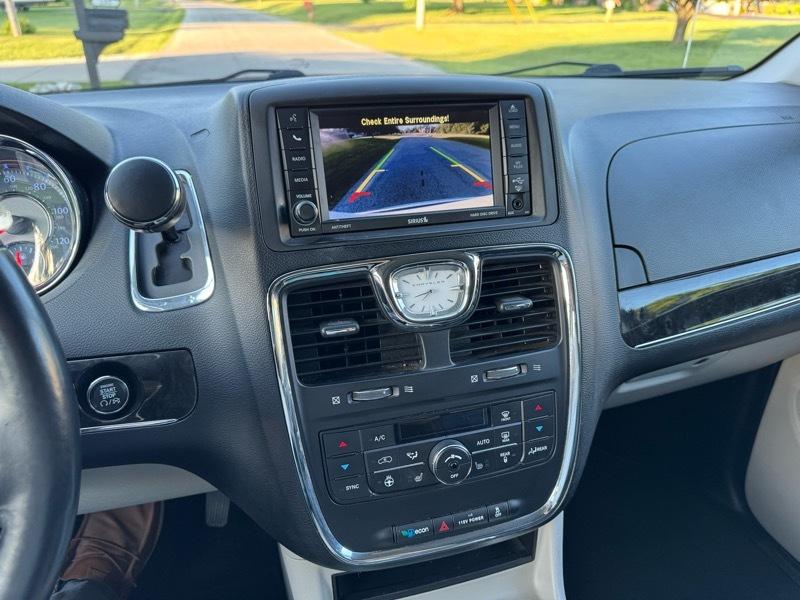 Chrysler Town & Country Touring-L 2015