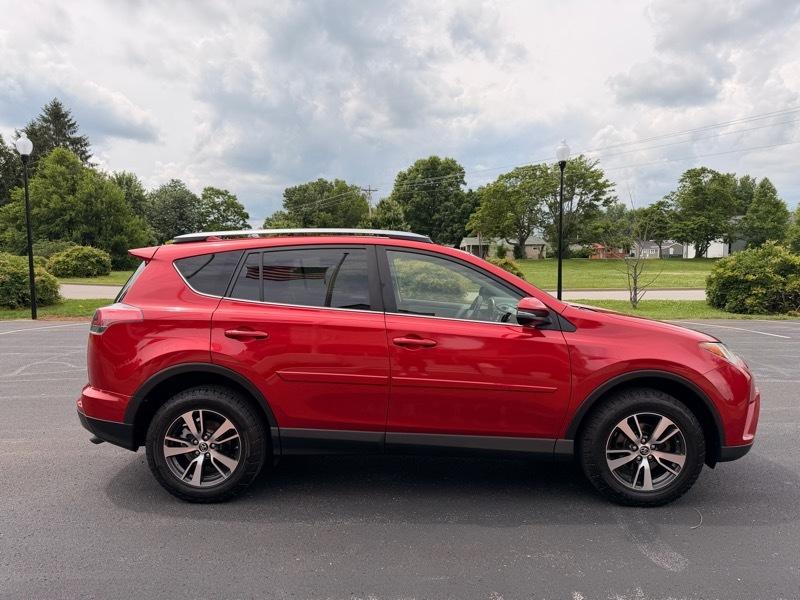 Toyota RAV4 XLE AWD 2017
