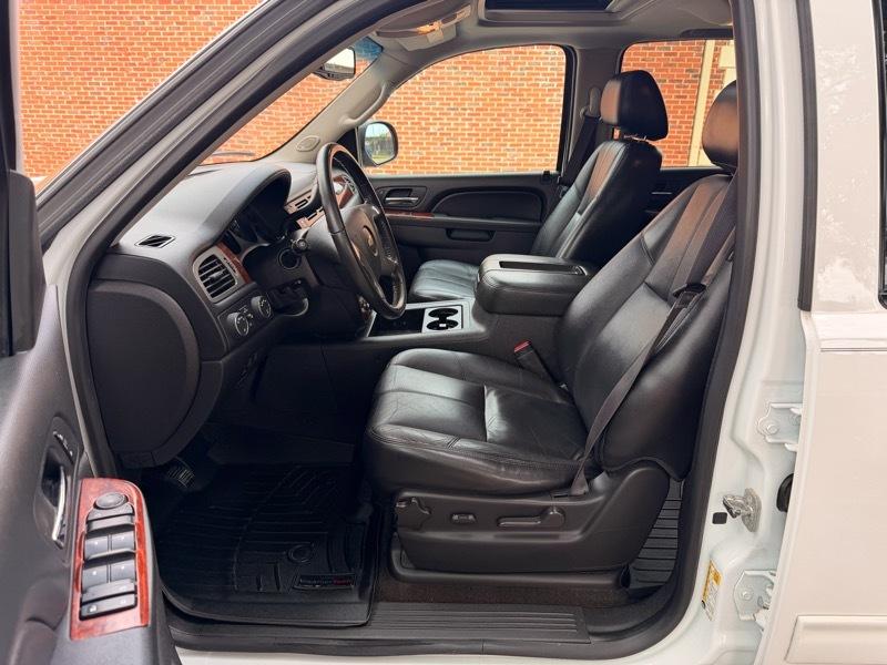 Chevrolet Suburban LT 1500 4WD 2014