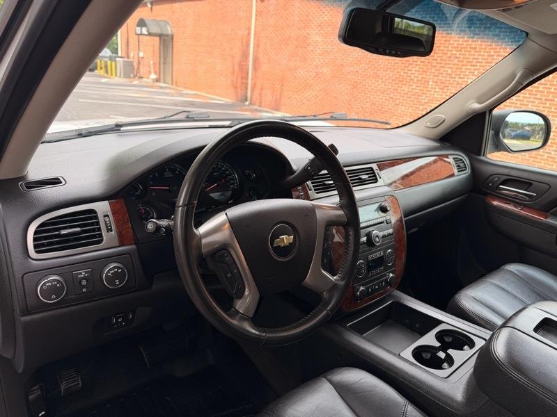 Chevrolet Suburban LT 1500 4WD 2014