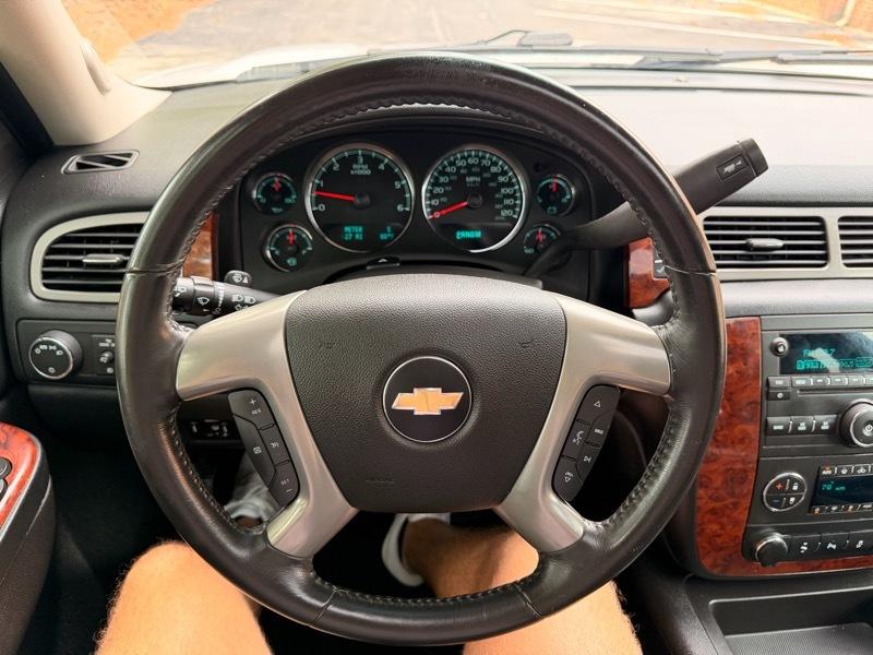 Chevrolet Suburban LT 1500 4WD 2014