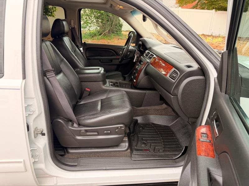 Chevrolet Suburban LT 1500 4WD 2014