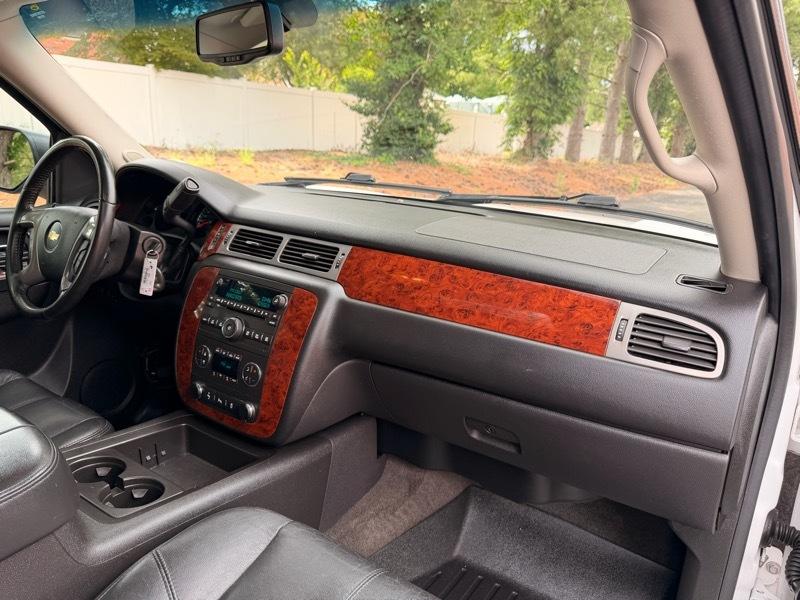 Chevrolet Suburban LT 1500 4WD 2014