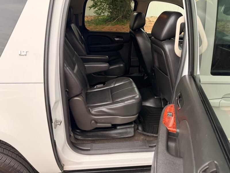 Chevrolet Suburban LT 1500 4WD 2014