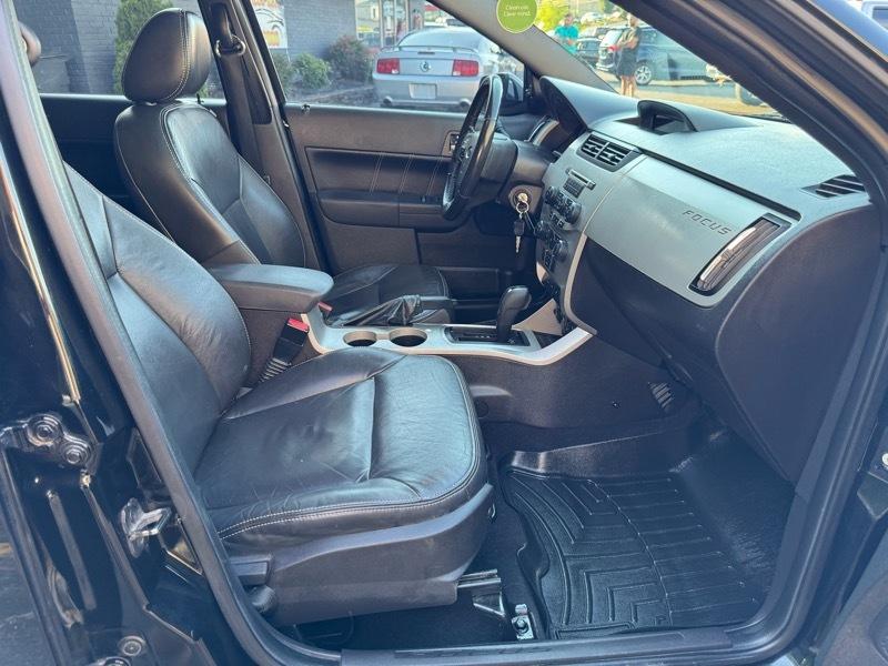 Ford Focus SEL Sedan 2010