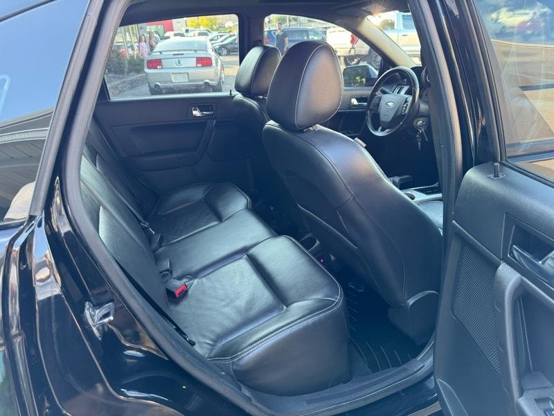 Ford Focus SEL Sedan 2010