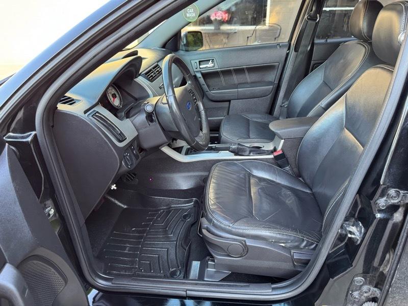 Ford Focus SEL Sedan 2010