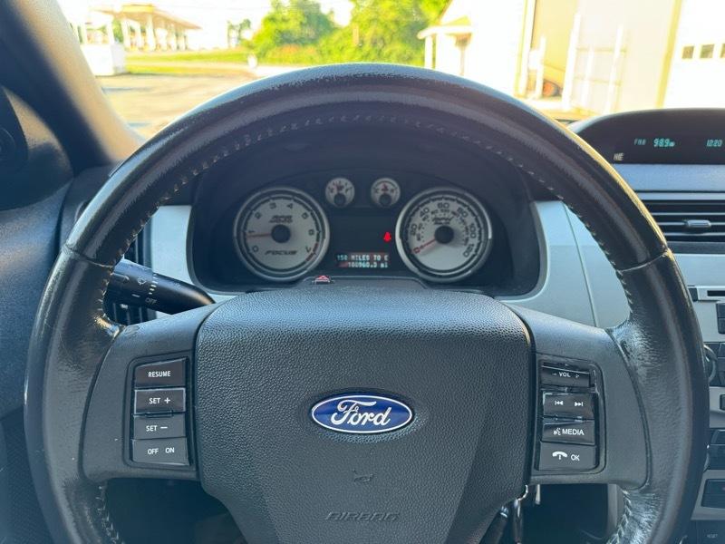 Ford Focus SEL Sedan 2010