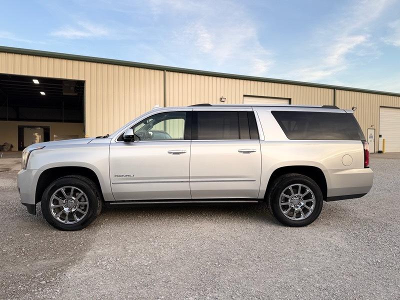 GMC Yukon XL Denali 4WD 2017