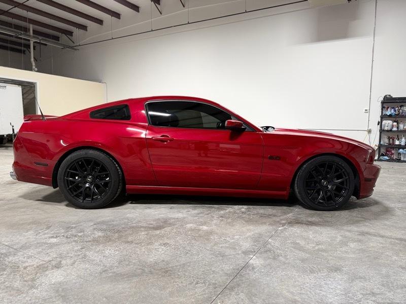 Ford Mustang GT Premium 2D Coupe 2013
