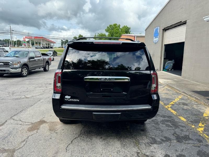 GMC Yukon Denali 4WD 2019