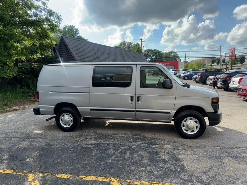 Ford Econoline E-250 2008