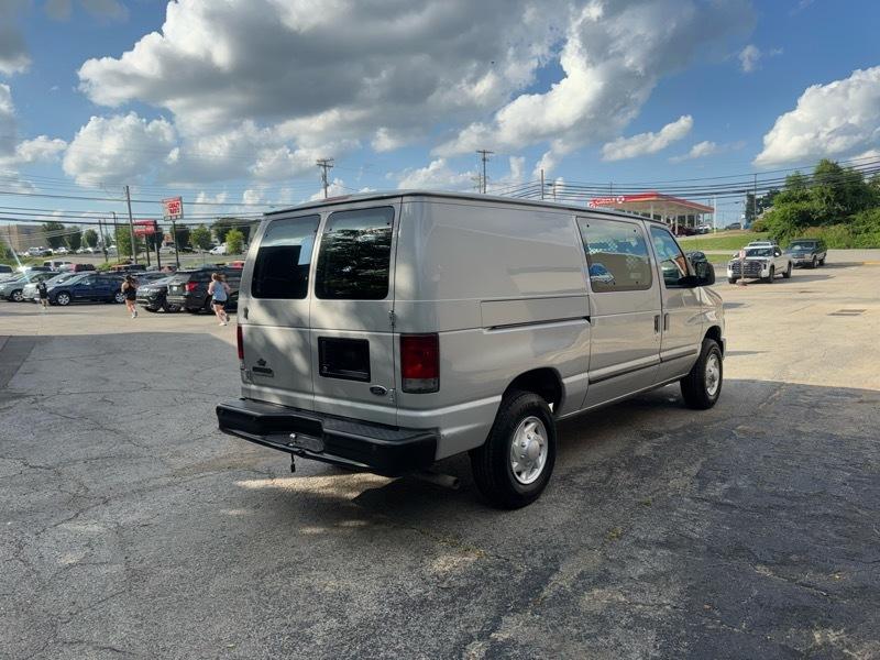 Ford Econoline E-250 2008