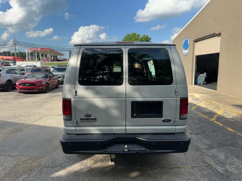 Ford Econoline E-250 2008