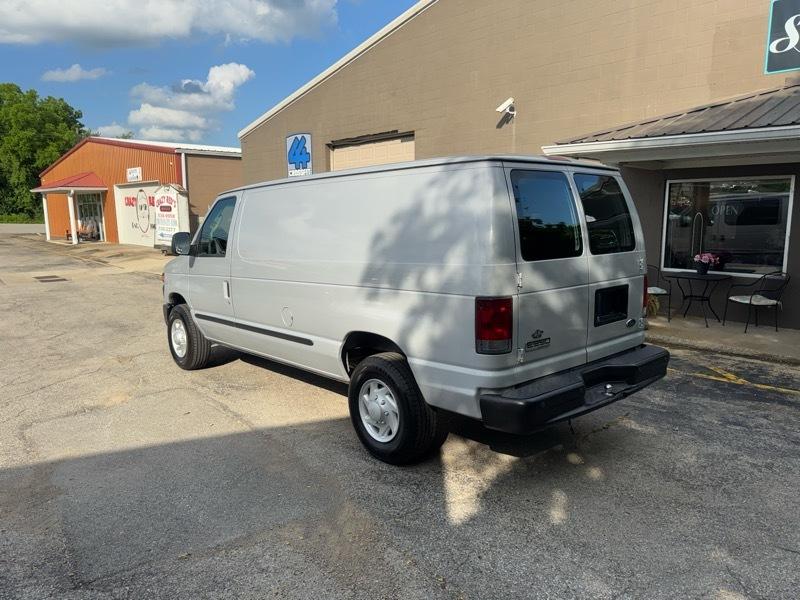 Ford Econoline E-250 2008