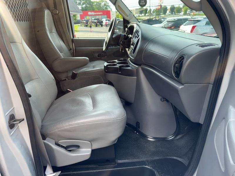 Ford Econoline E-250 2008
