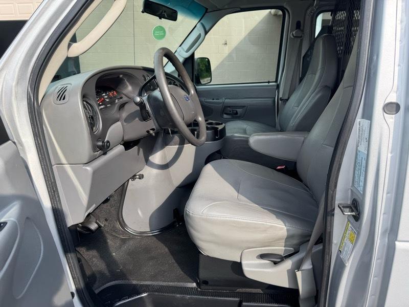Ford Econoline E-250 2008