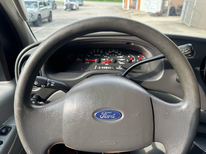 Ford Econoline E-250 2008