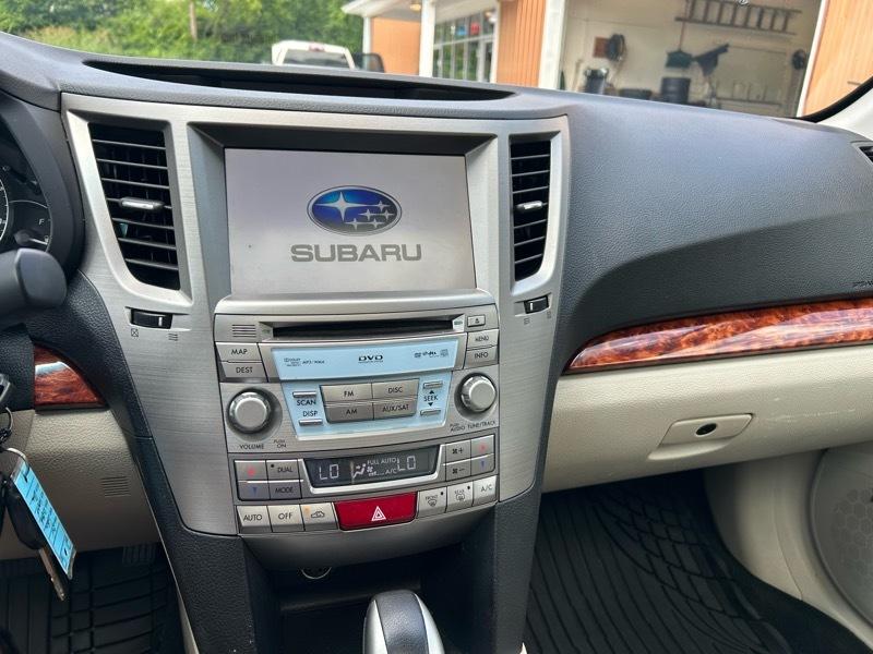 Subaru Outback 2.5i Limited 2011