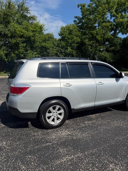 Toyota Highlander Base 4WD 2012