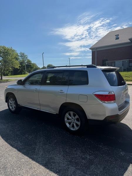 Toyota Highlander Base 4WD 2012