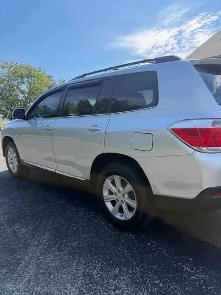 Toyota Highlander Base 4WD 2012
