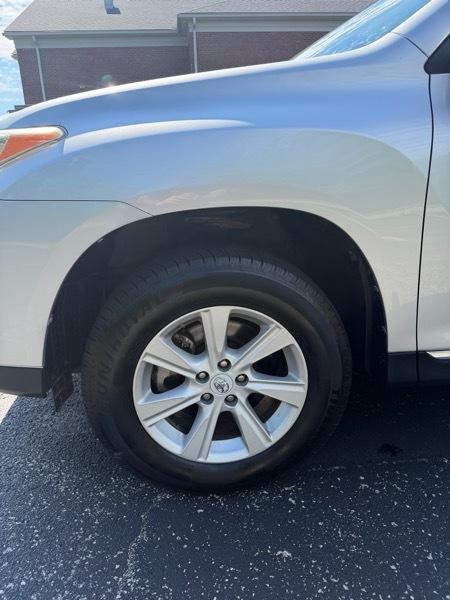 Toyota Highlander Base 4WD 2012