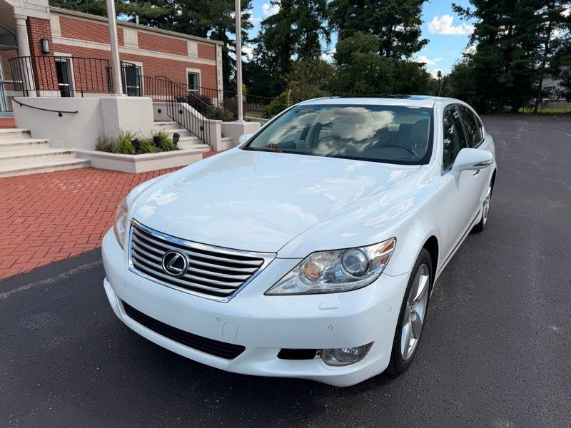 Lexus LS 460 Luxury Sedan 2010