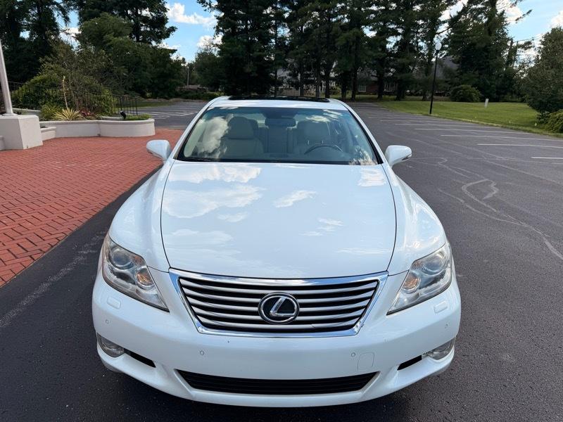 Lexus LS 460 Luxury Sedan 2010