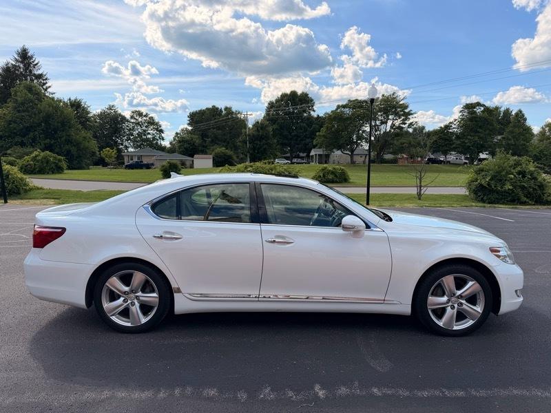 Lexus LS 460 Luxury Sedan 2010