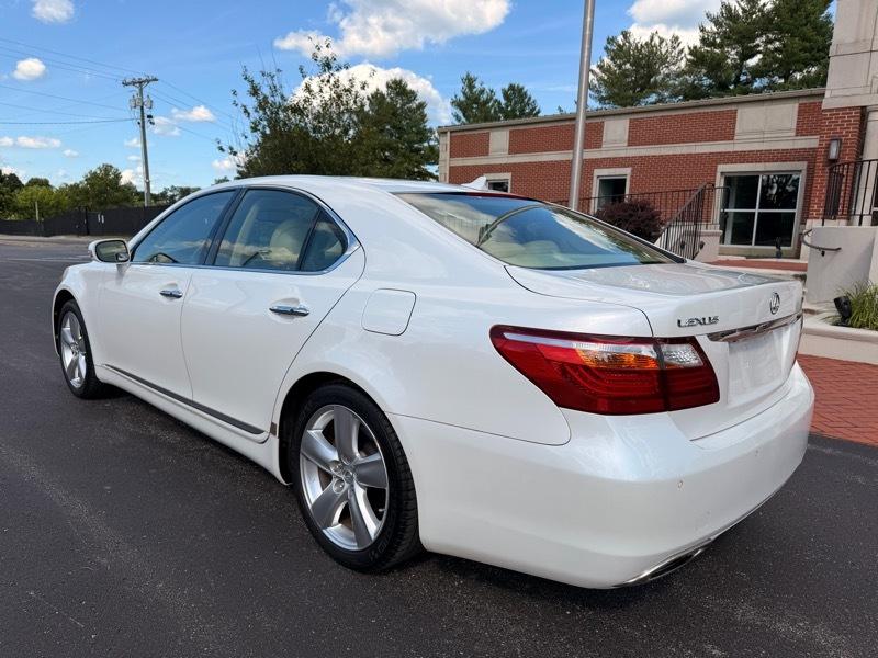 Lexus LS 460 Luxury Sedan 2010