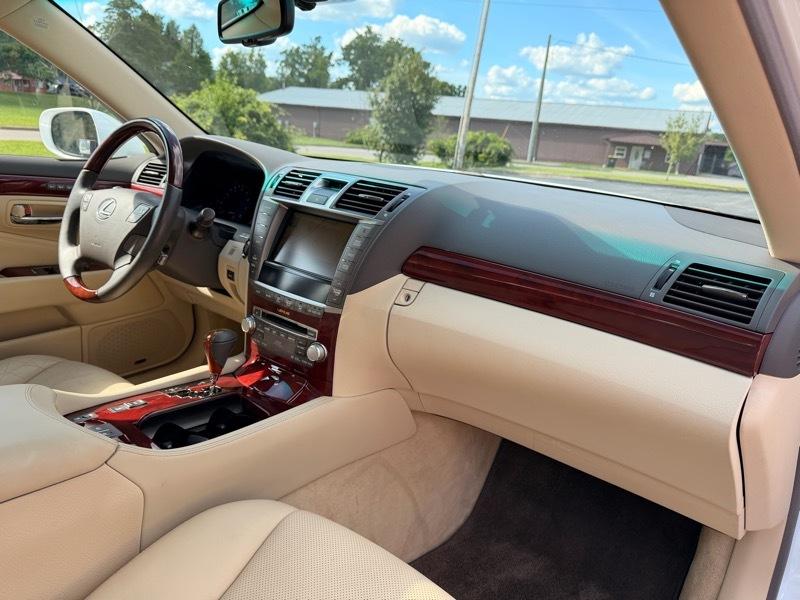 Lexus LS 460 Luxury Sedan 2010