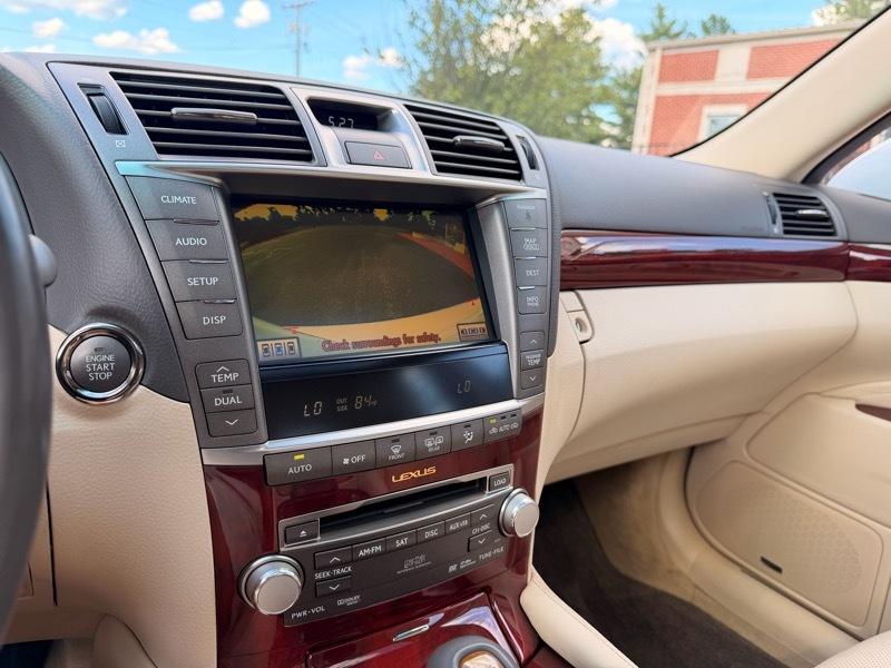 Lexus LS 460 Luxury Sedan 2010