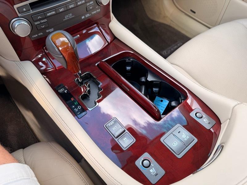 Lexus LS 460 Luxury Sedan 2010