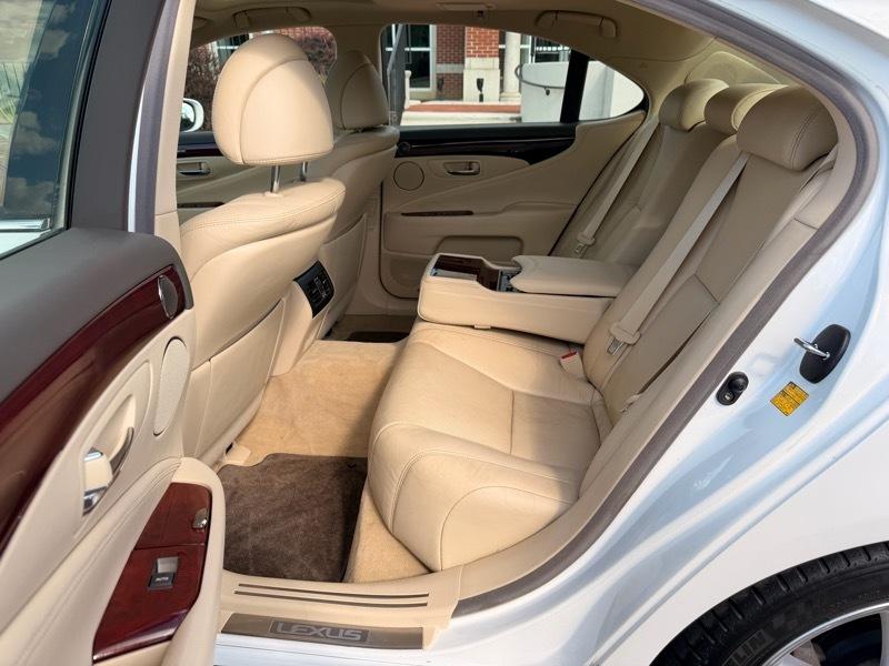 Lexus LS 460 Luxury Sedan 2010
