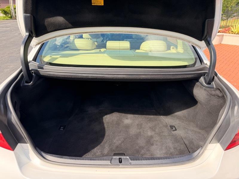 Lexus LS 460 Luxury Sedan 2010