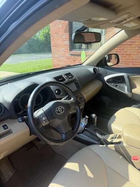 Toyota RAV4 Limited V6 2WD 2012