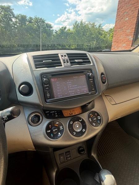 Toyota RAV4 Limited V6 2WD 2012